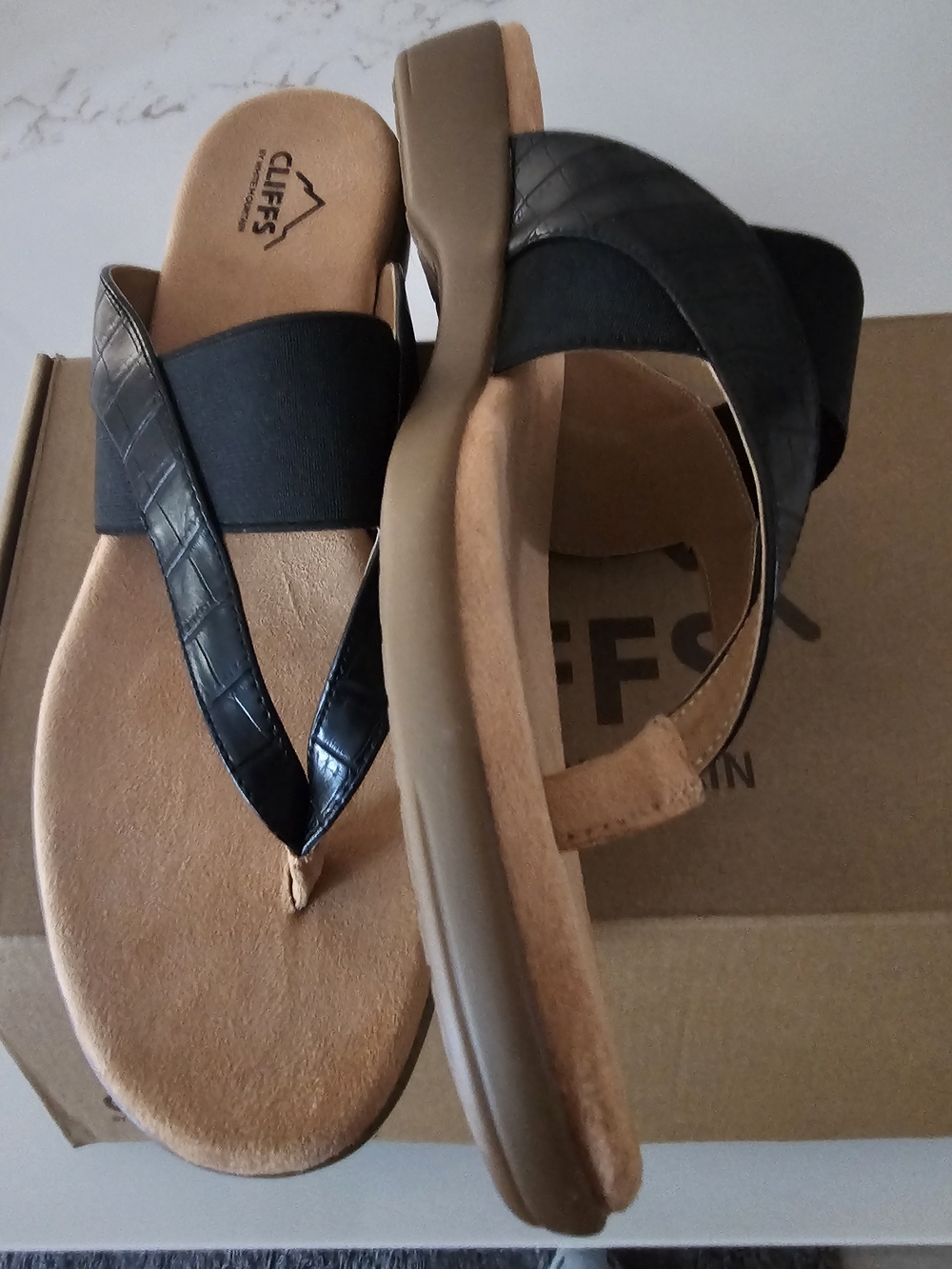 Cliffs by WHITE MOUNTAIN Black and Tan Wedge Thong Sandals